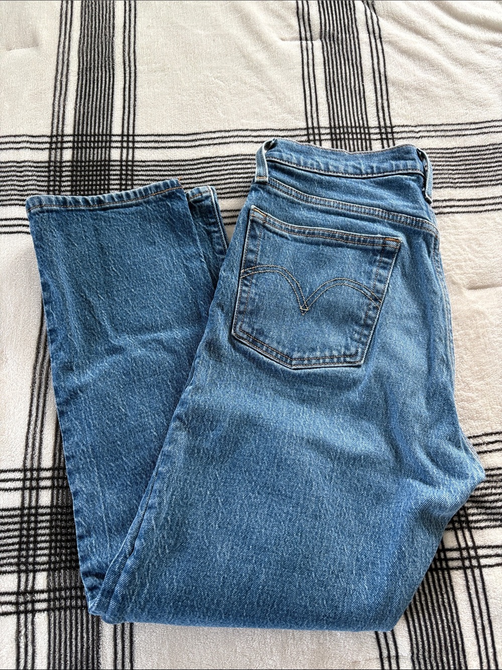 Levi's 501 Medium Blue Women's Straight-Leg Jeans